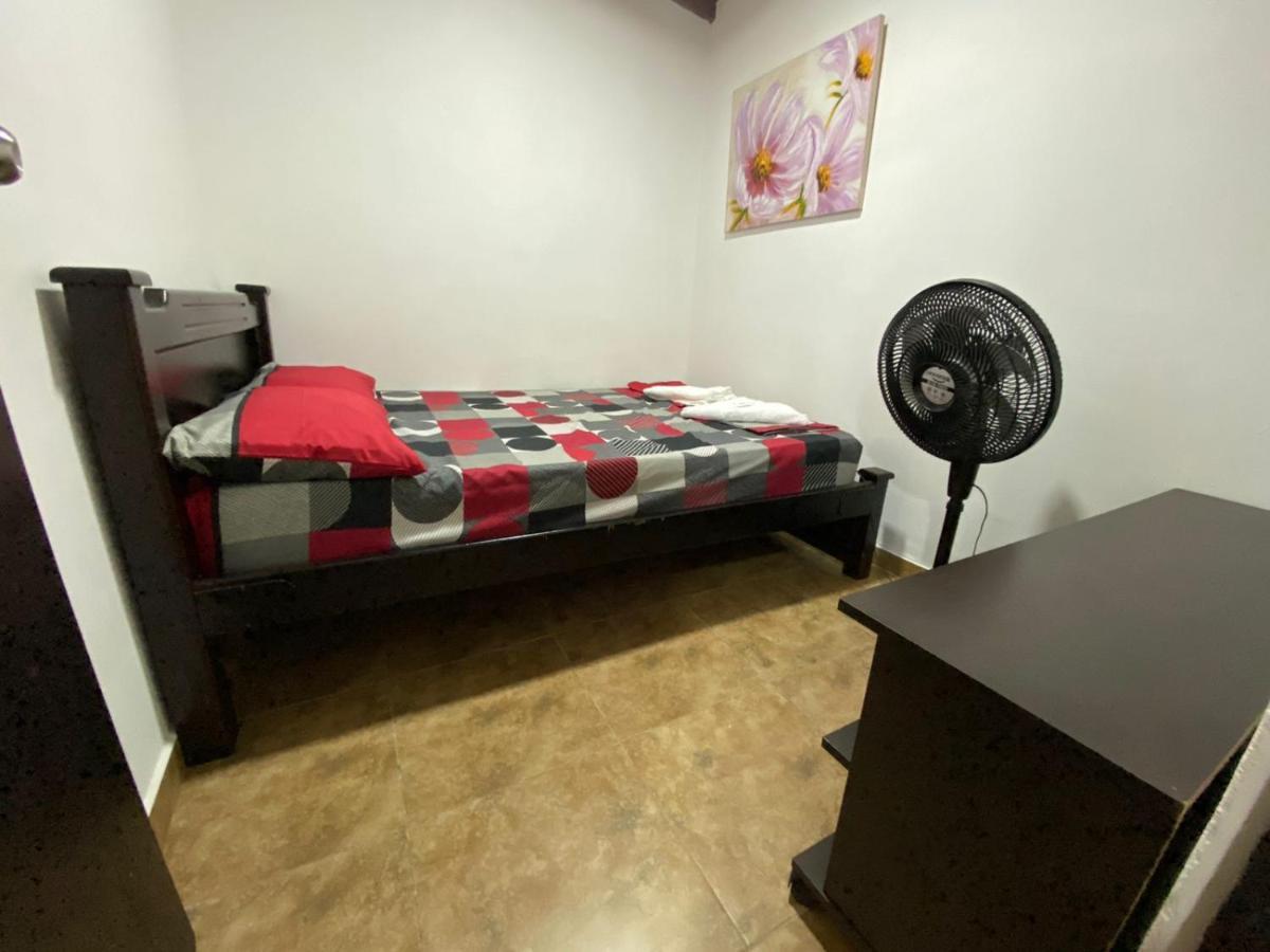 Apartamentos Excelente Ubicacion เมเดยิน ภายนอก รูปภาพ
